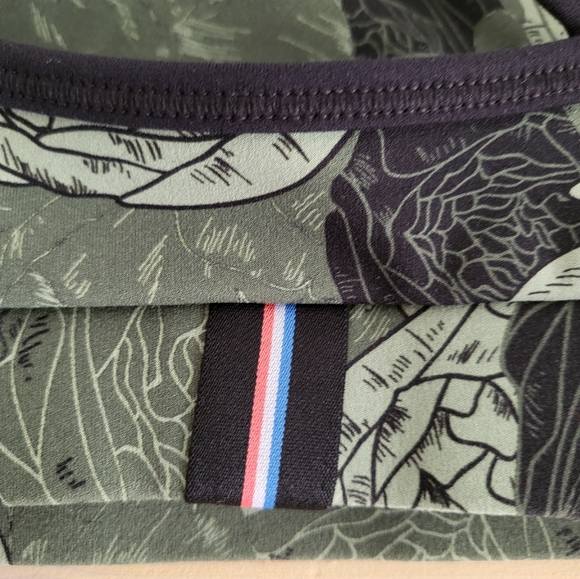 NWT FourLaps Vitality Sports Bra Peonies Print Thyme Floral Camo sizes S and L - Picture 4 of 6